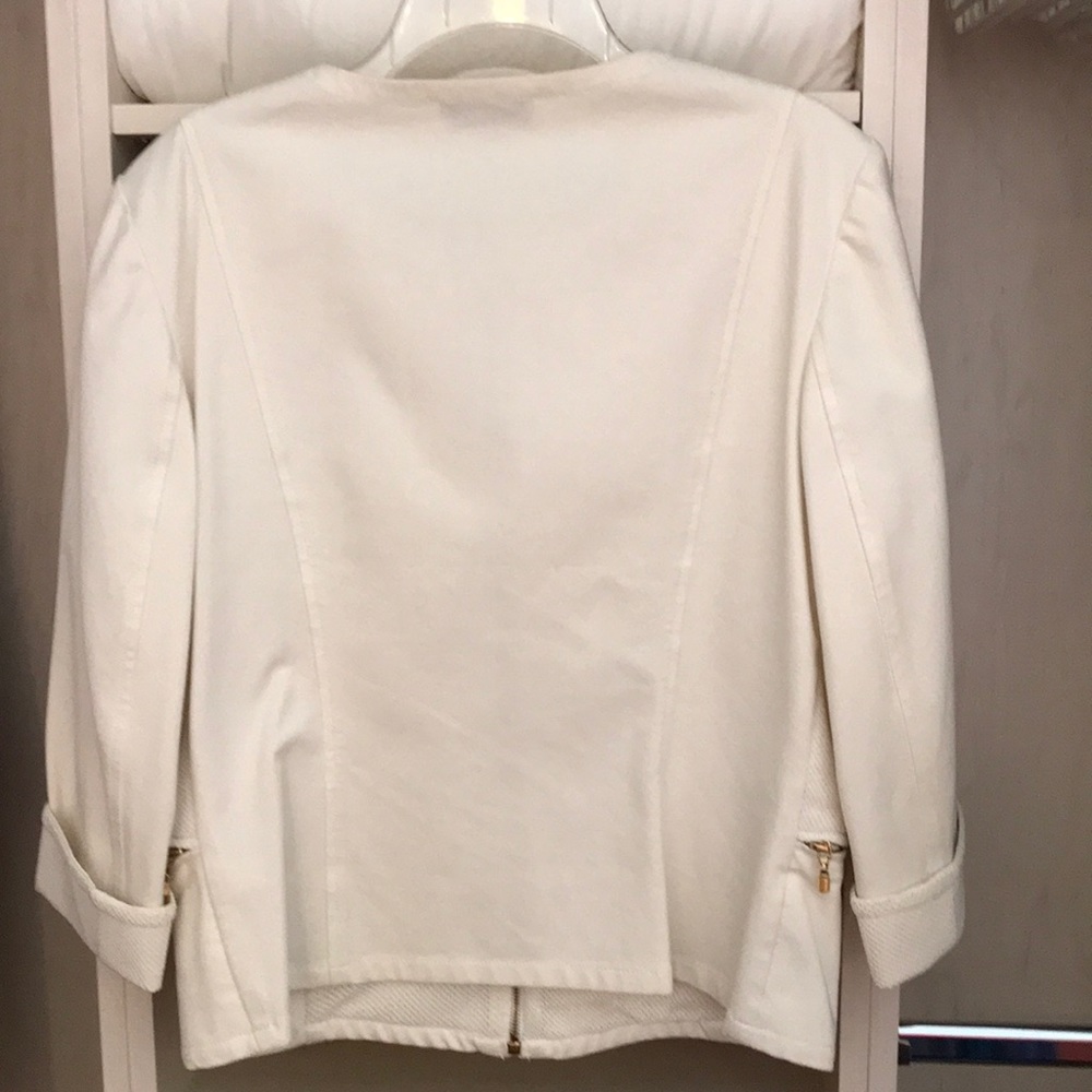 St. John sport jacket - Picture 5 of 8